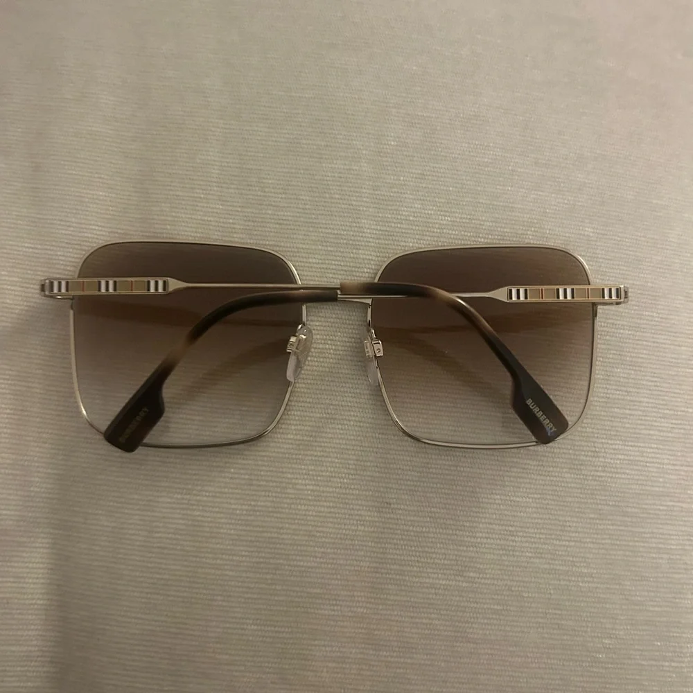 NWOT Burberry B3119 1313/13 Jude Gold Square Sunglasses